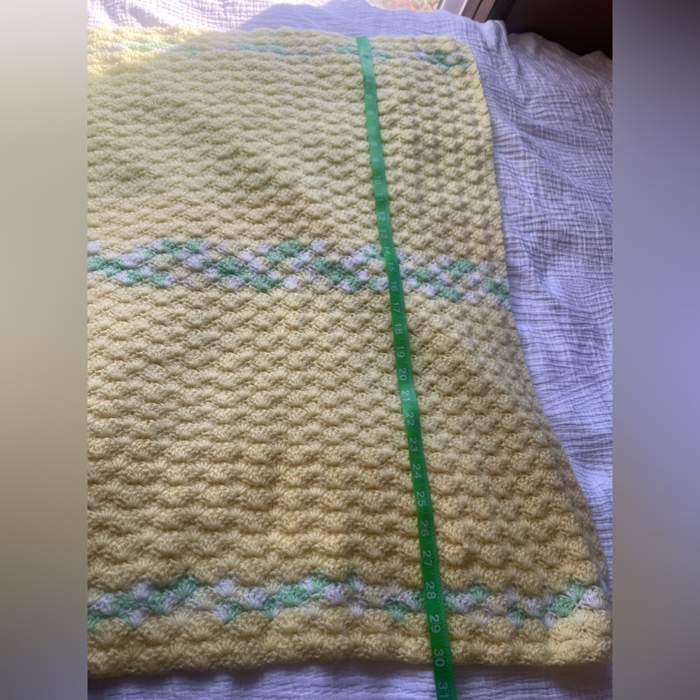 Vintage 70s Handmade crochet baby blanket knit pastel yellow green white 23x30 - Picture 7 of 9